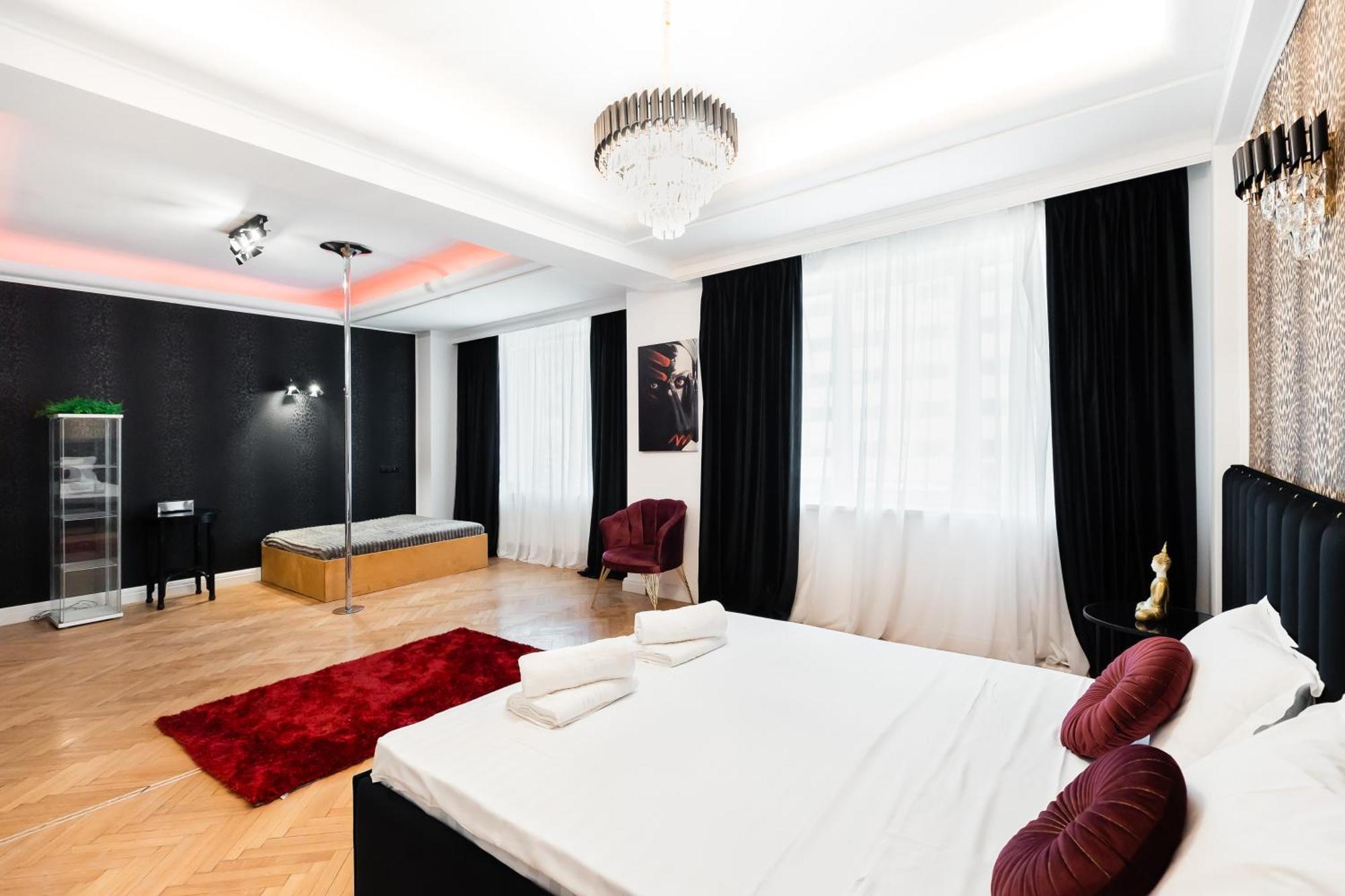Central Studios In Piata Romana Bükreş Dış mekan fotoğraf