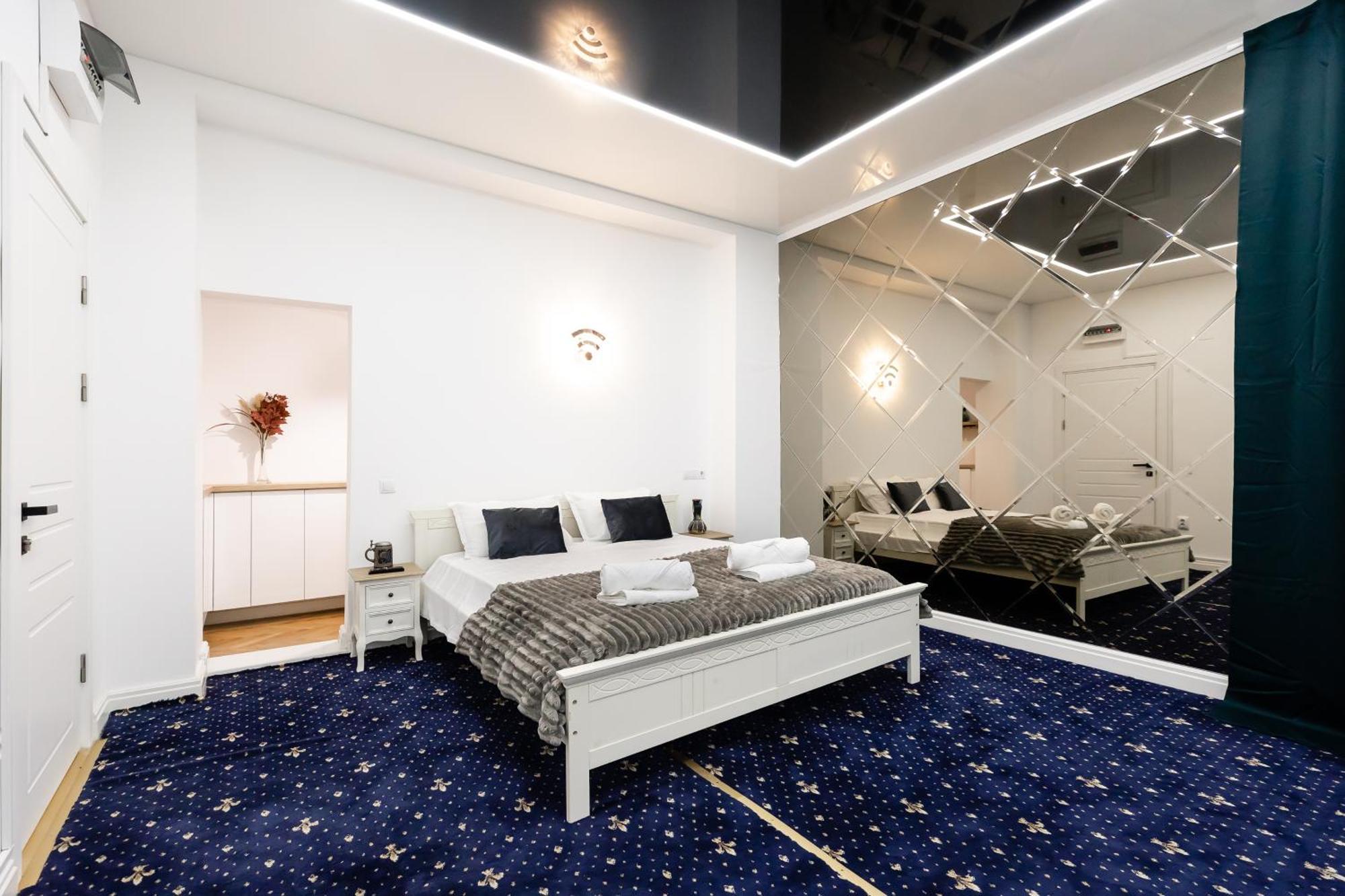 Central Studios In Piata Romana Bükreş Dış mekan fotoğraf